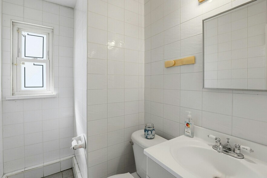 More Photos Of 4169 Iris Pl, Bethpage Medical For Sale