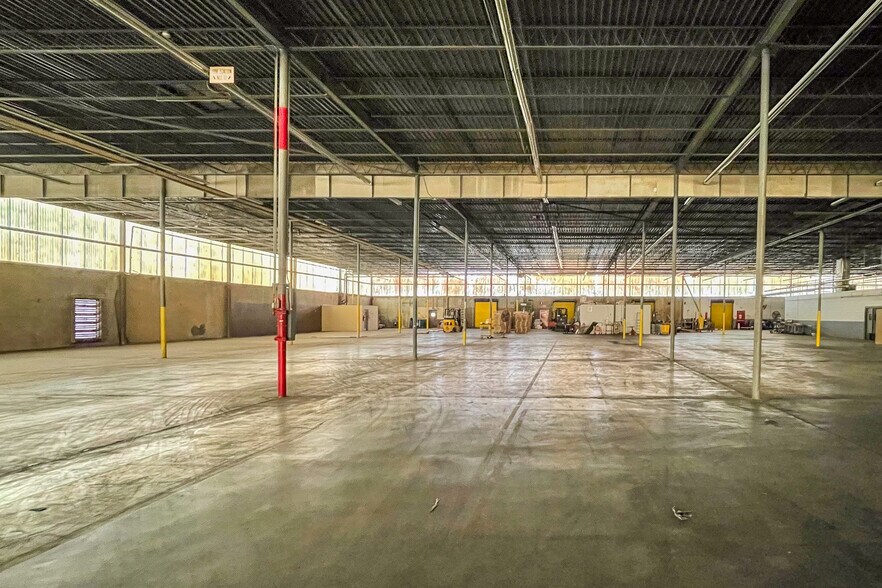 More Photos Of 4600 Park St N, Saint Petersburg Warehouse For Sale
