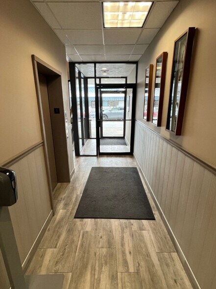 More Photos Of 21 Old Main St, Fishkill Office For Lease