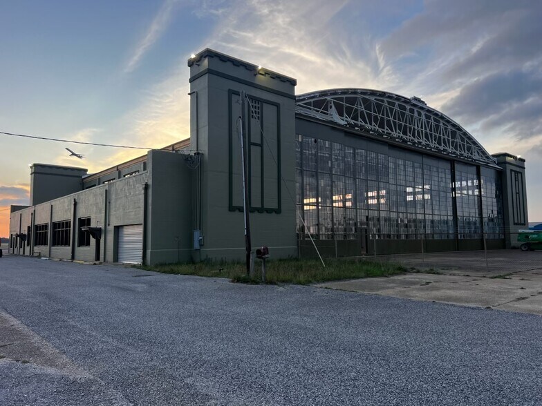 More Photos Of 8100 Airbus Military Dr, Mobile Airplane Hangar For Lease