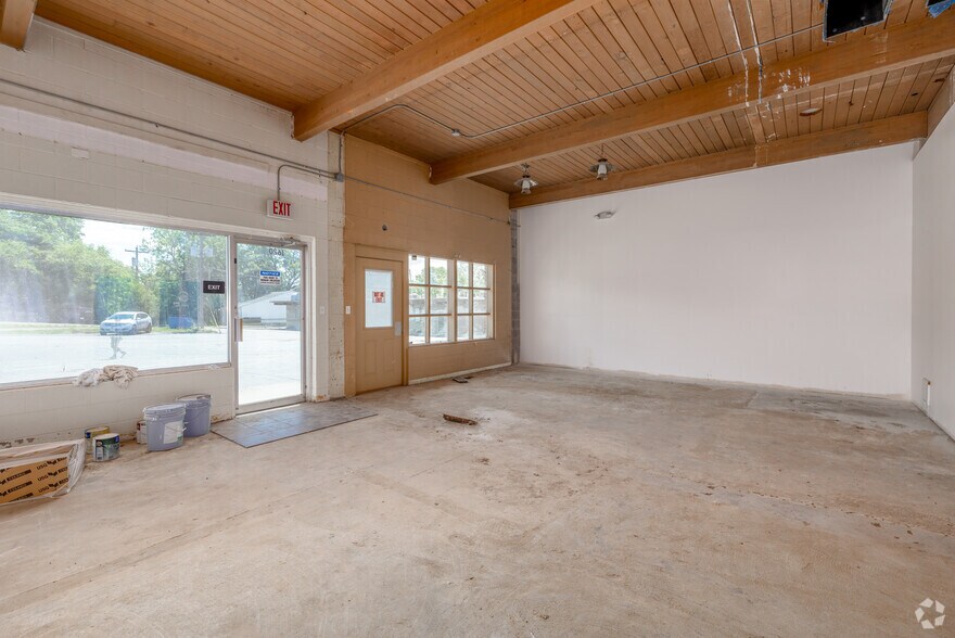 More Photos Of 1620-1620 SW Washburn Ave, Topeka General Retail For Sale
