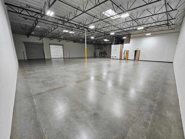 More Photos Of 325 N Shepard St, Anaheim Warehouse For Lease