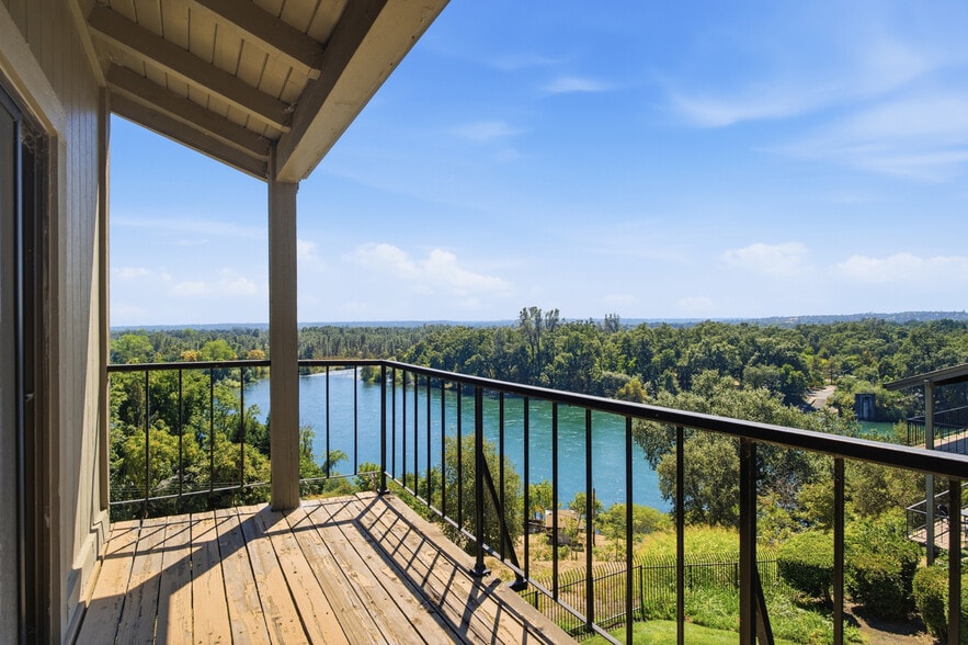 Primary Photo Of 5000 Bechelli Ln, Redding Office For Sale