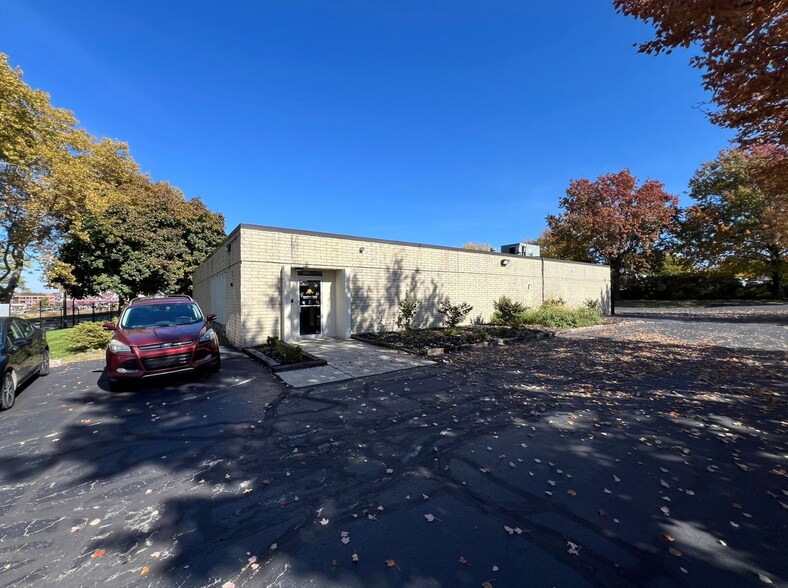 More Photos Of 595 Miami St, Akron Flex For Sale