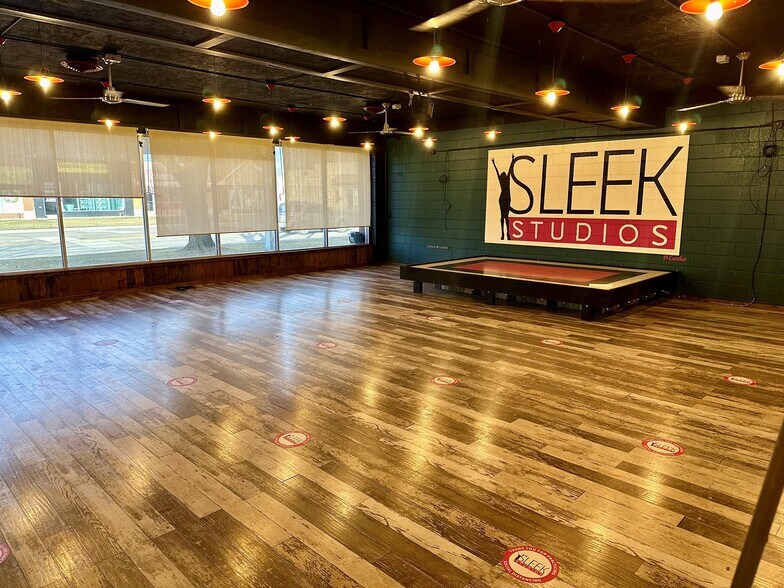 More Photos Of 27202 Harper Ave, Saint Clair Shores Storefront For Lease