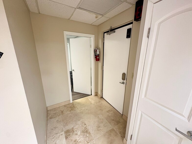 More Photos Of 9776 San Jose Blvd, Jacksonville Medical For Sale