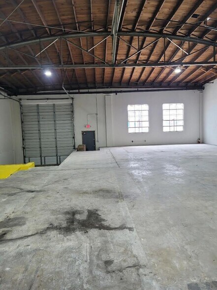 More Photos Of 3503-3719 Polk St, Houston Unknown For Lease