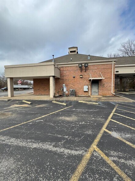 More Photos Of 1112 W 7th St, Hopkinsville Freestanding For Lease