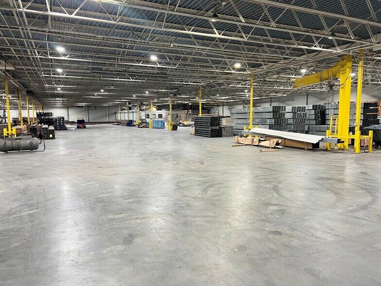 More Photos Of 5700 E Belknap St, Haltom City Warehouse For Sale