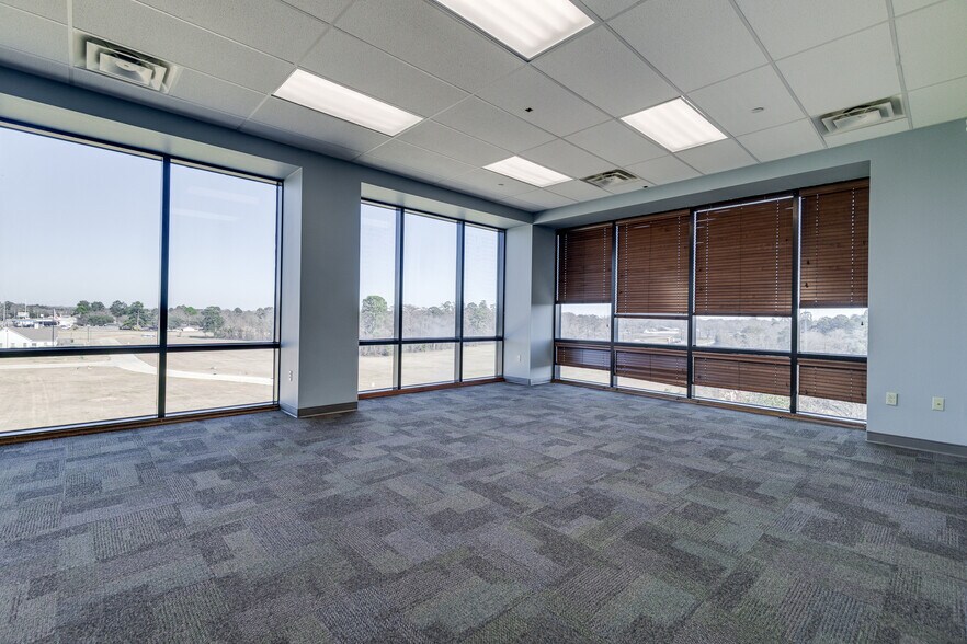 More Photos Of 2500 N 7th St, West Monroe Office For Lease