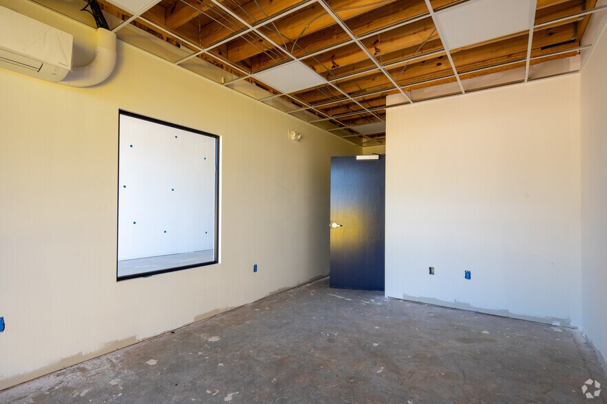 More Photos Of 564 Blake Bottom Road, Huntsville Showroom For Lease