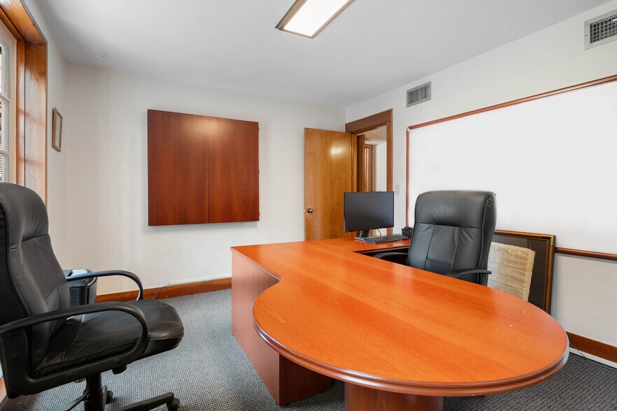 More Photos Of 123 Live Oak Ave, Daytona Beach Office Residential For Sale
