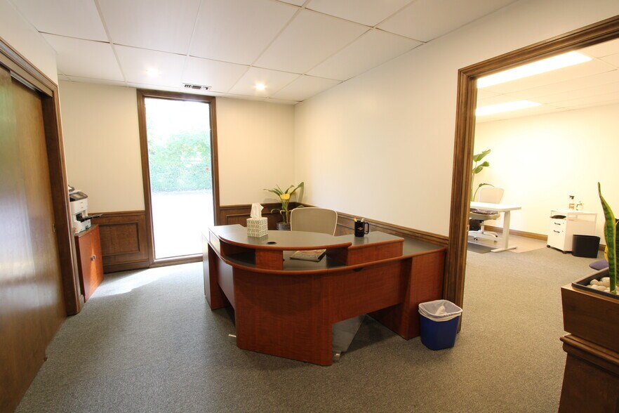 More Photos Of 3045 S Meridian St, Indianapolis Office For Sale