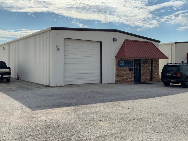 More Photos Of 641 Industrial Blvd, Grapevine Distribution For Lease