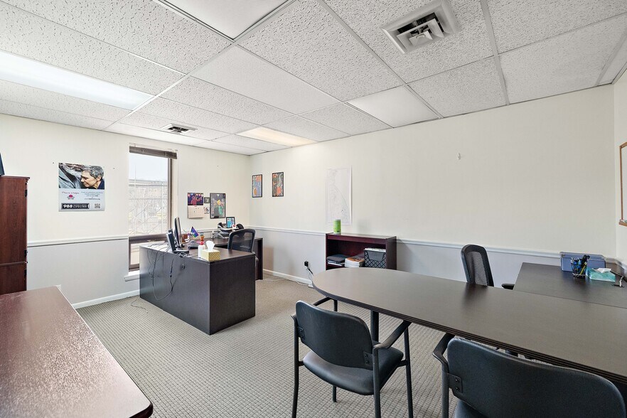 More Photos Of 2400 W 4th St, Wilmington Office For Sale