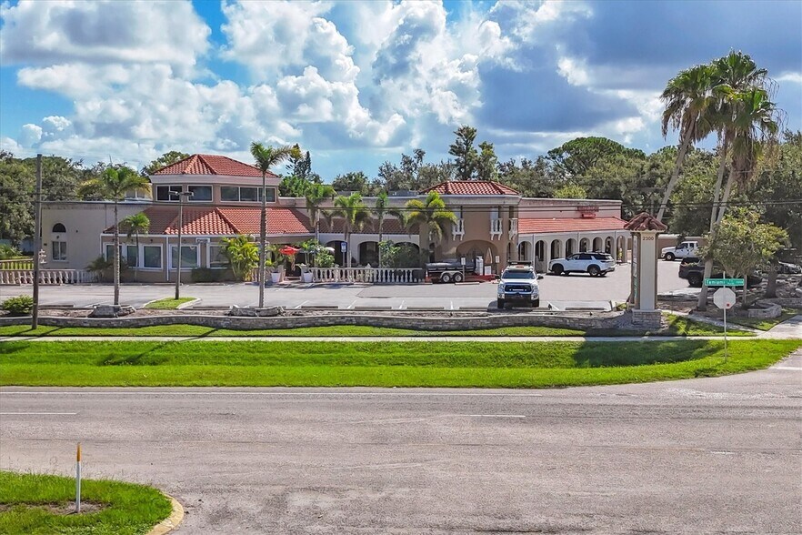 More Photos Of N TAMIAMI TRL NOKOMIS FL 34275, Nokomis General Retail For Sale