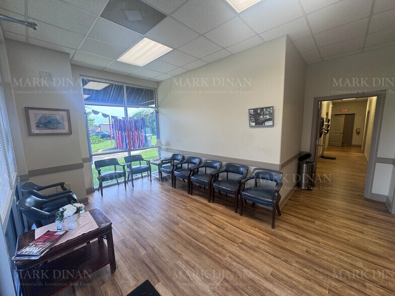 More Photos Of 402 Airport Commons Dr, Calera Medical For Lease
