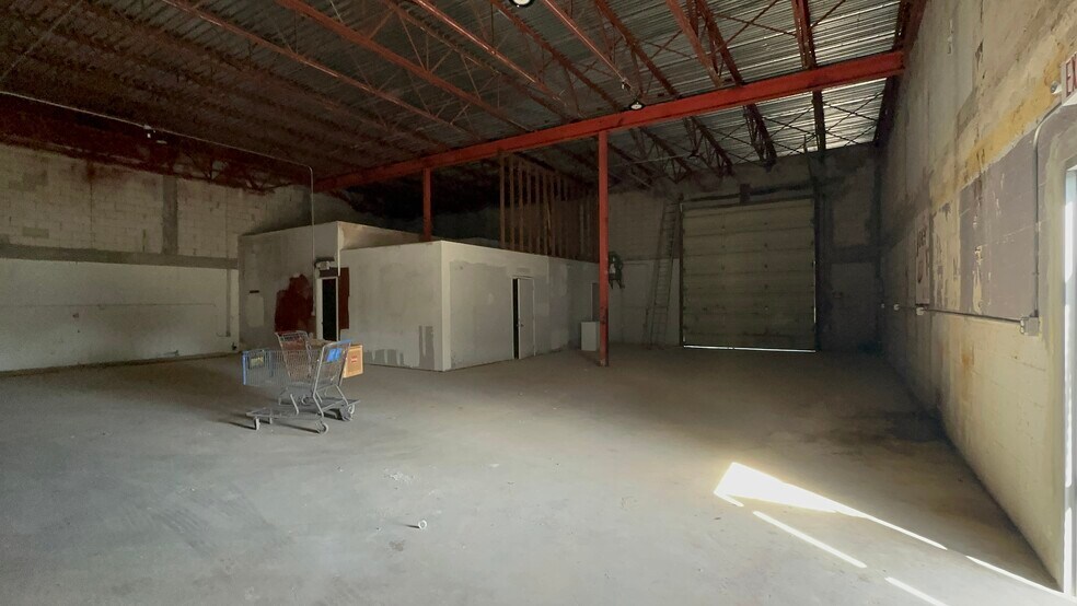 More Photos Of 1000 Phippen Waiters Rd, Dania Warehouse For Lease