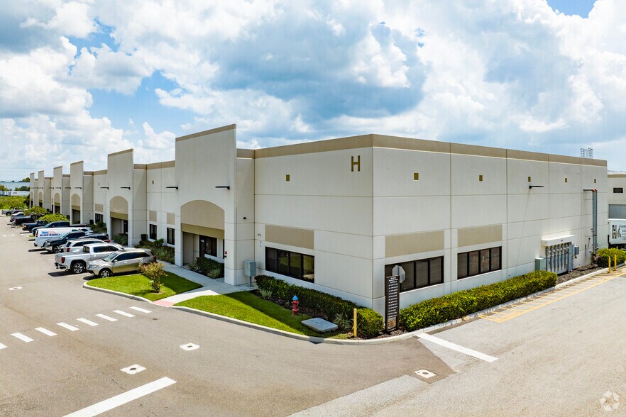 More Photos Of 4610-4630 Eagle Falls Pl, Tampa Warehouse For Lease