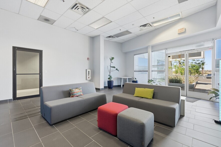 More Photos Of 3401 E Harbour Dr, Phoenix Light Manufacturing For Lease