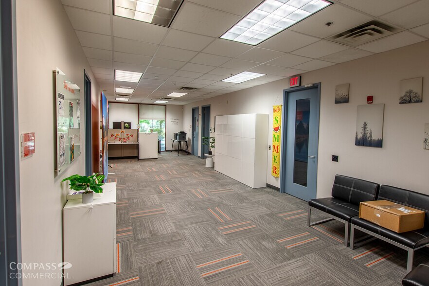 More Photos Of 2999 SW 6th St, Redmond Office For Lease