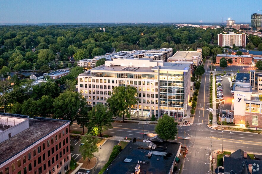 More Photos Of 500 E Morehead St, Charlotte Office For Lease