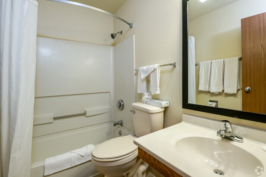 More Photos Of 917 E Milwaukee St, Whitewater Hotel For Sale