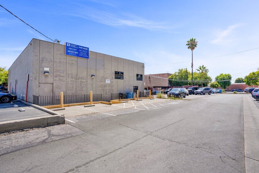 More Photos Of 780 Laurel St, San Carlos Bank For Lease