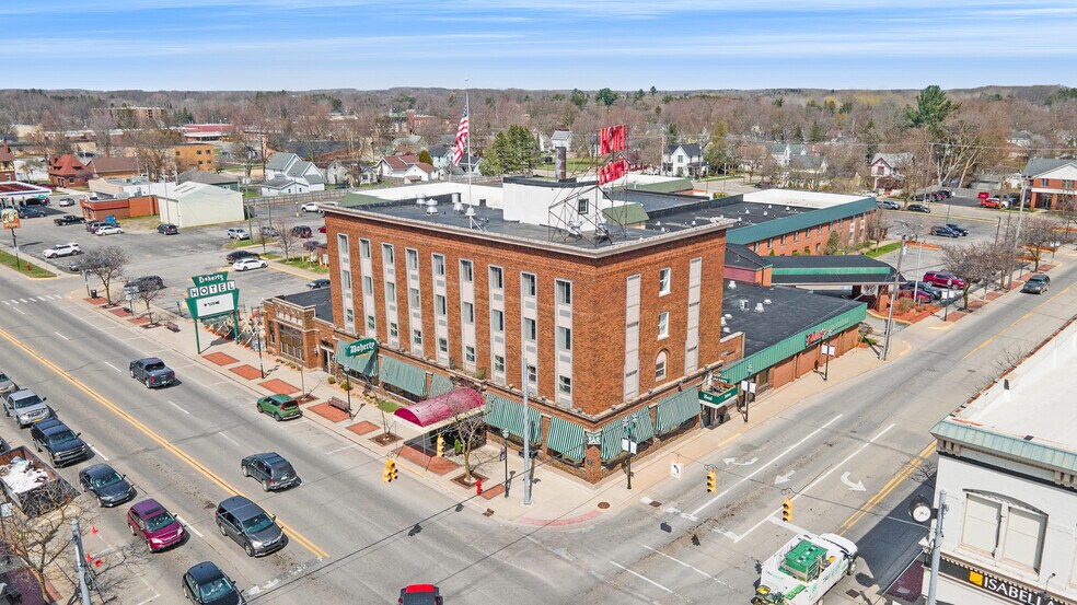 More Photos Of 604 N McEwan St, Clare Hotel For Sale