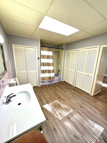 More Photos Of 862 Iron Ridge Rd, Spring Grove Apartments For Sale