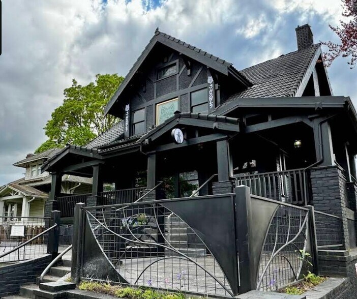 Primary Photo Of 2014 Main St, Vancouver General Retail For Sale