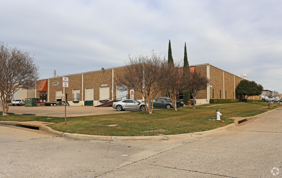 Primary Photo Of 4101-4103 Lindbergh Dr, Addison Warehouse For Lease