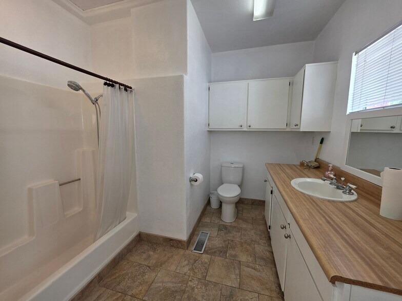 More Photos Of 431 S C St, Oxnard Medical For Sale