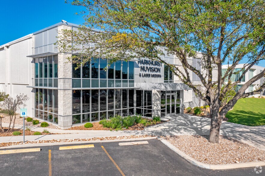 More Photos Of 9725 Datapoint Dr, San Antonio Office For Lease
