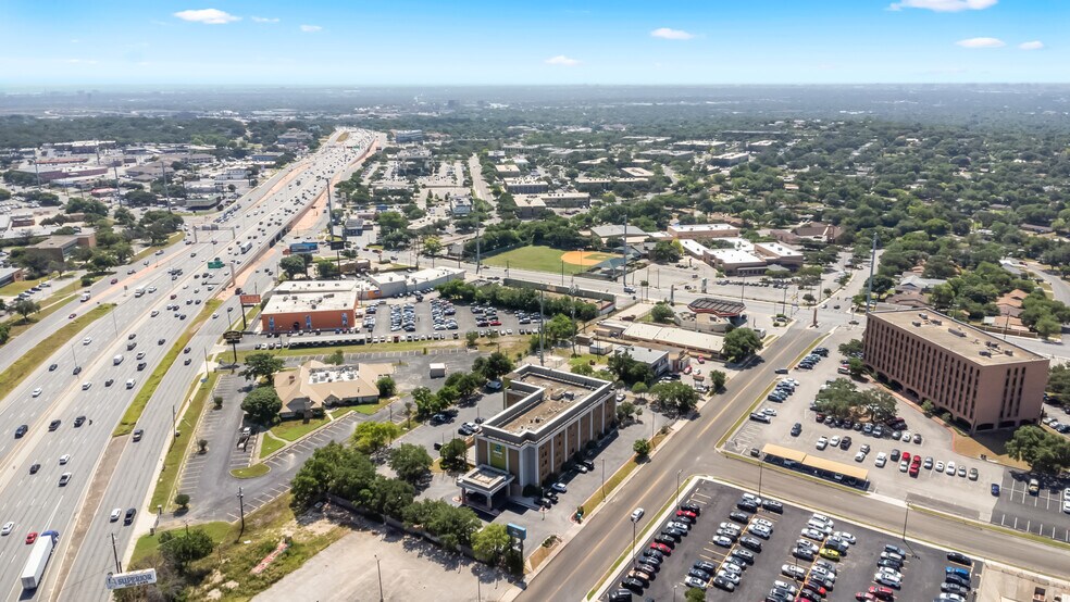 More Photos Of 4803 Manitou Dr, San Antonio Hotel For Sale