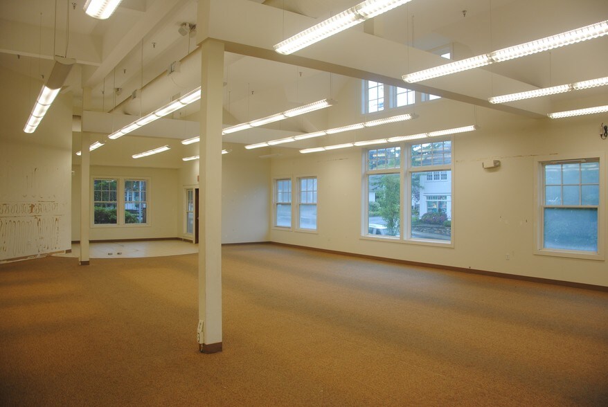 More Photos Of 96 Depot St, Manchester Center Freestanding For Lease