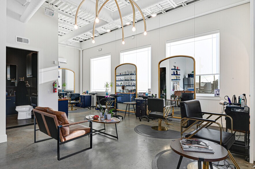 More Photos Of 1511 W 12th St, Houston Office For Sale