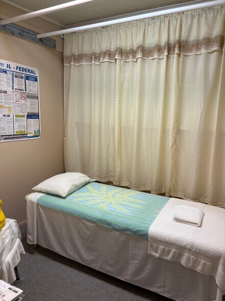 More Photos Of 220 E State St, Sycamore Office For Sale