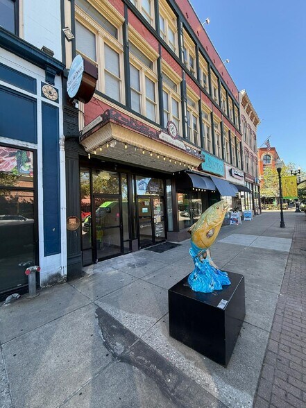 More Photos Of 905-909 3rd Ave, Huntington Office For Lease