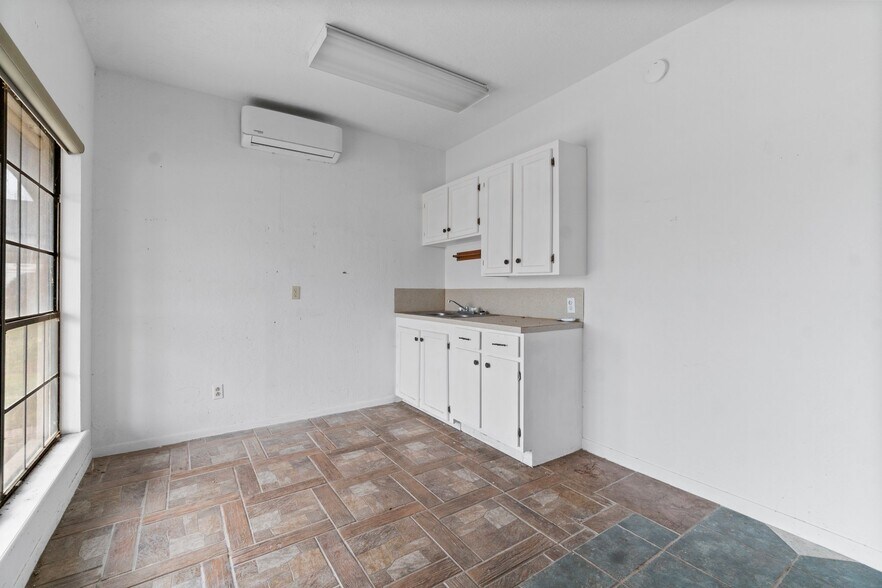 More Photos Of 6738 US Highway 190 E, Livingston Convenience Store For Sale