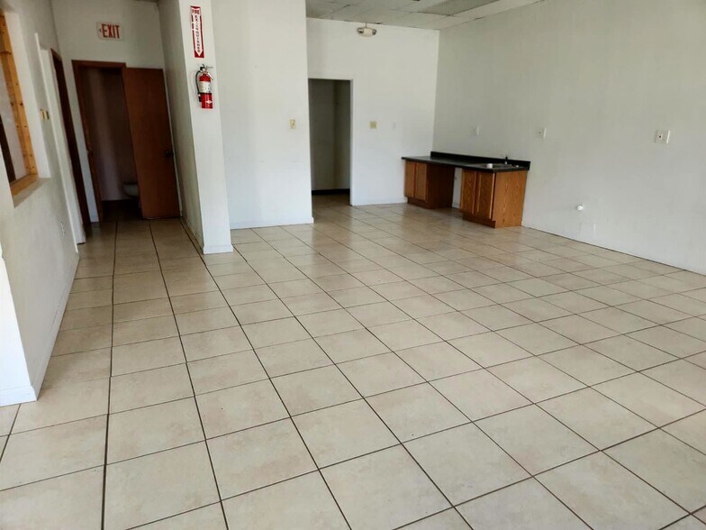 More Photos Of 4837 Martin Luther King Dr, Bowling Green General Retail For Sale