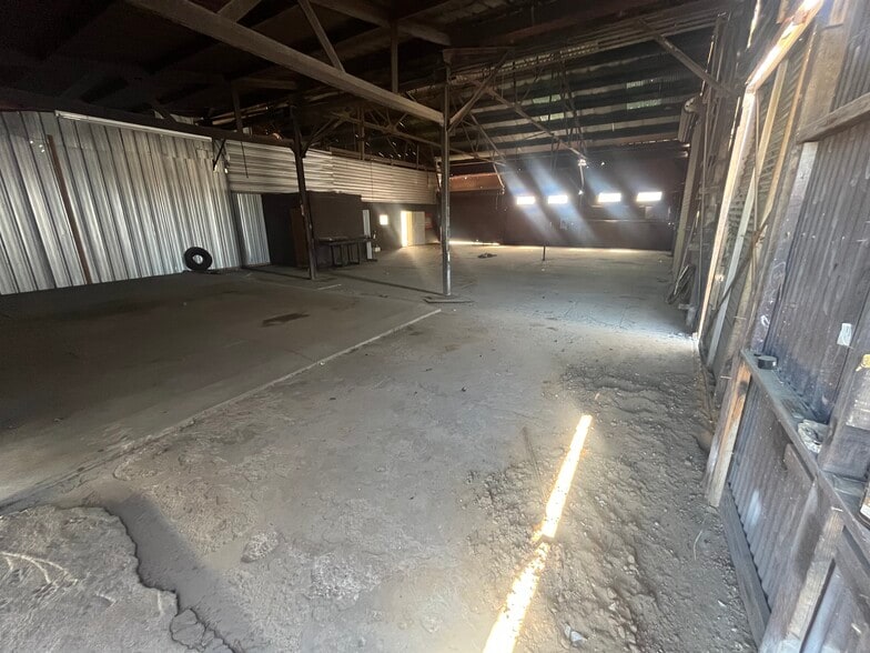 More Photos Of 827 High St, Delano Industrial For Sale