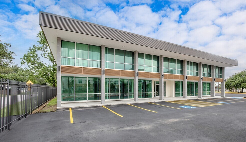 More Photos Of 8845 Long Point Rd, Houston Medical For Lease