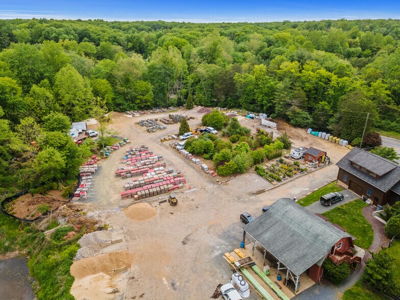 More Photos Of 11501 Popes Head Rd, Fairfax Garden Center For Sale