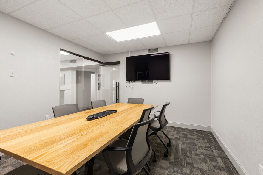 More Photos Of 2003 W Wall St, Midland Office For Lease