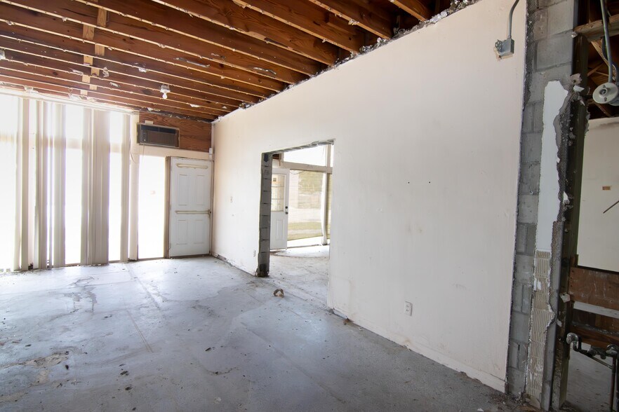 More Photos Of 2320 Dr Martin Luther King Jr St S, Saint Petersburg Freestanding For Sale