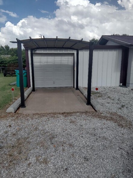 More Photos Of 890 OK STATE HIGHWAY 28 EAST, Langley Office Residential For Sale