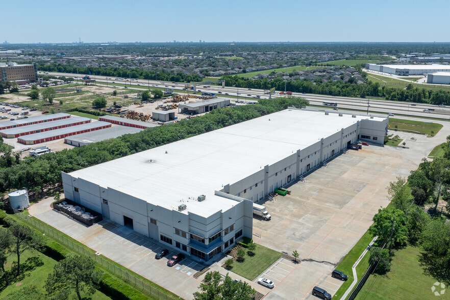 More Photos Of 21420 Northwest Fwy, Cypress Distribution For Lease