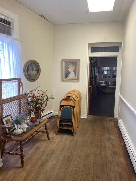 More Photos Of 268/270 Young St, Wilson Office For Lease