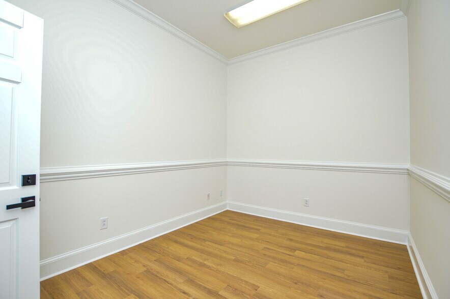 More Photos Of 21000 Torrence Chapel Rd, Cornelius Office Residential For Lease